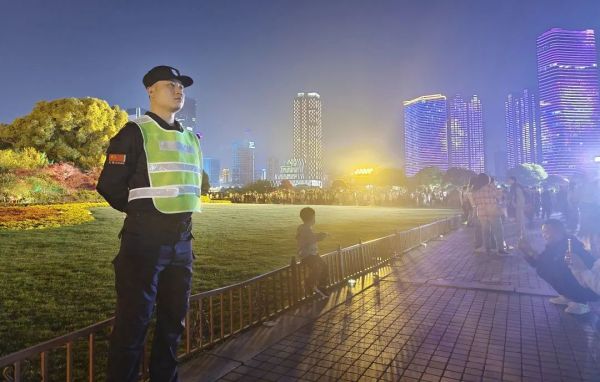 長沙紅光保安服務有限公司,長沙安保服務,長沙安全服務,長沙非武裝押運,勞務派遣服務 長沙紅光保安服務有限公司,長沙安保服務,長沙安全服務,長沙非武裝押運,勞務派遣服務